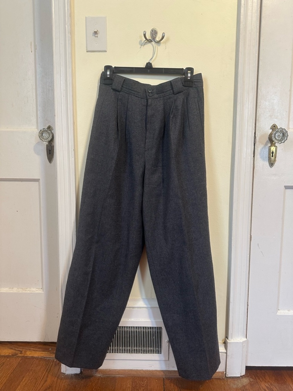 Women’s Gregorio Sant’Angelo Charcoal Pleated Wool Dress Pants